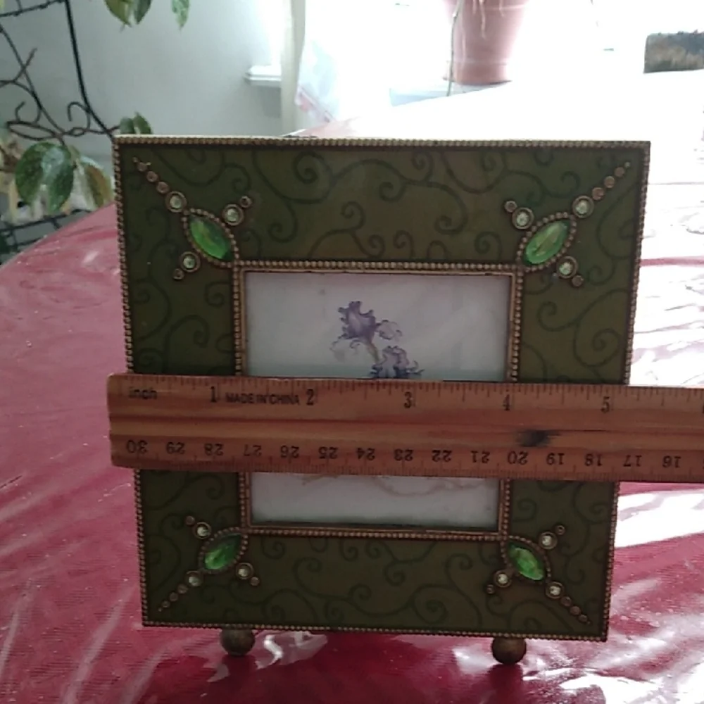 Elegant Green Photo Frame with Gem Accents
